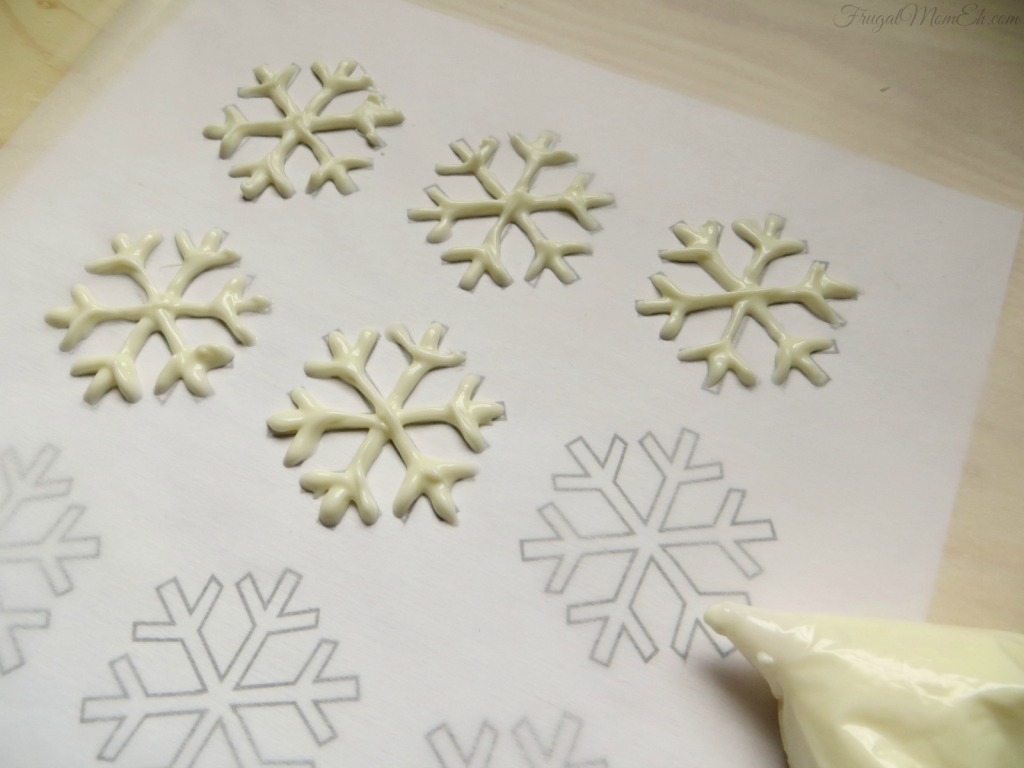 Snowflake Cupcakes With Free Printable Snowflake Template